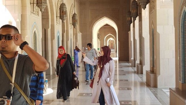 Inside the great piece of Islamic modern architecture designs, The Sultan Grand Mosque
